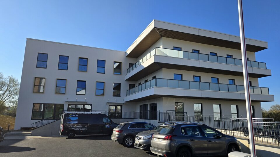 LOCAUX COMMERCIAUX à Vendre