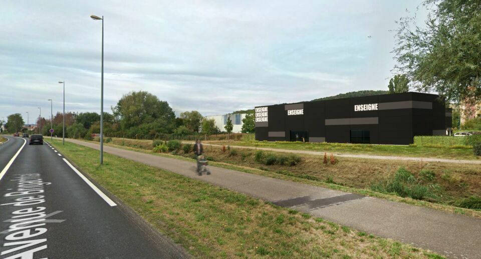 LOCAUX COMMERCIAUX à Vendre